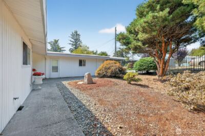 12828 78th Avenue S, Seattle, WA 98178 - Photo 3