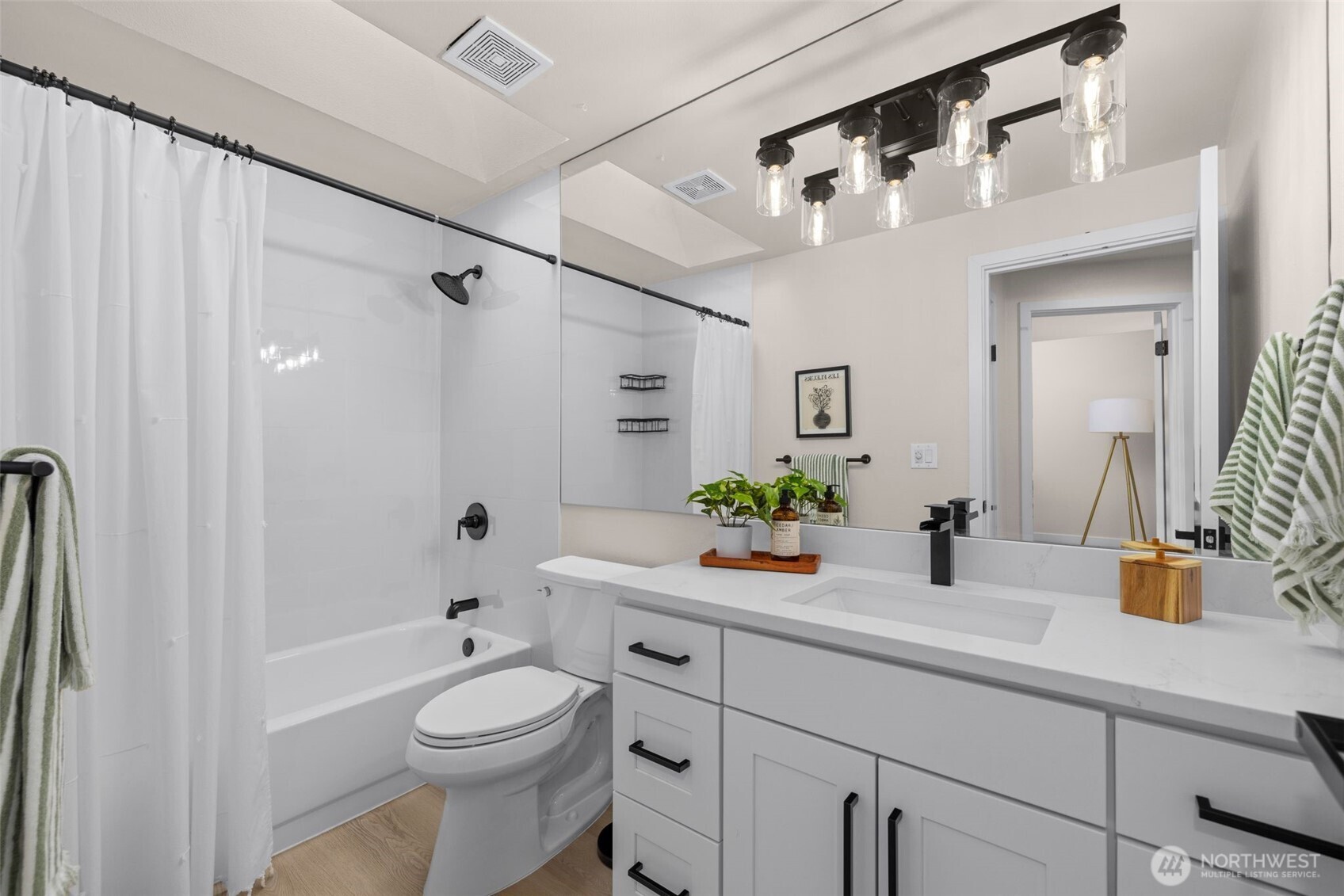 21111 29th Place W, Lynnwood, WA 98036