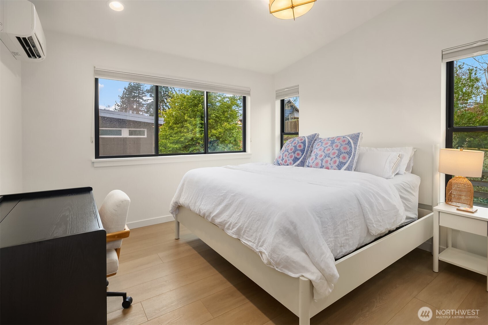 4009 33rd Avenue W #B, Seattle, WA 98199