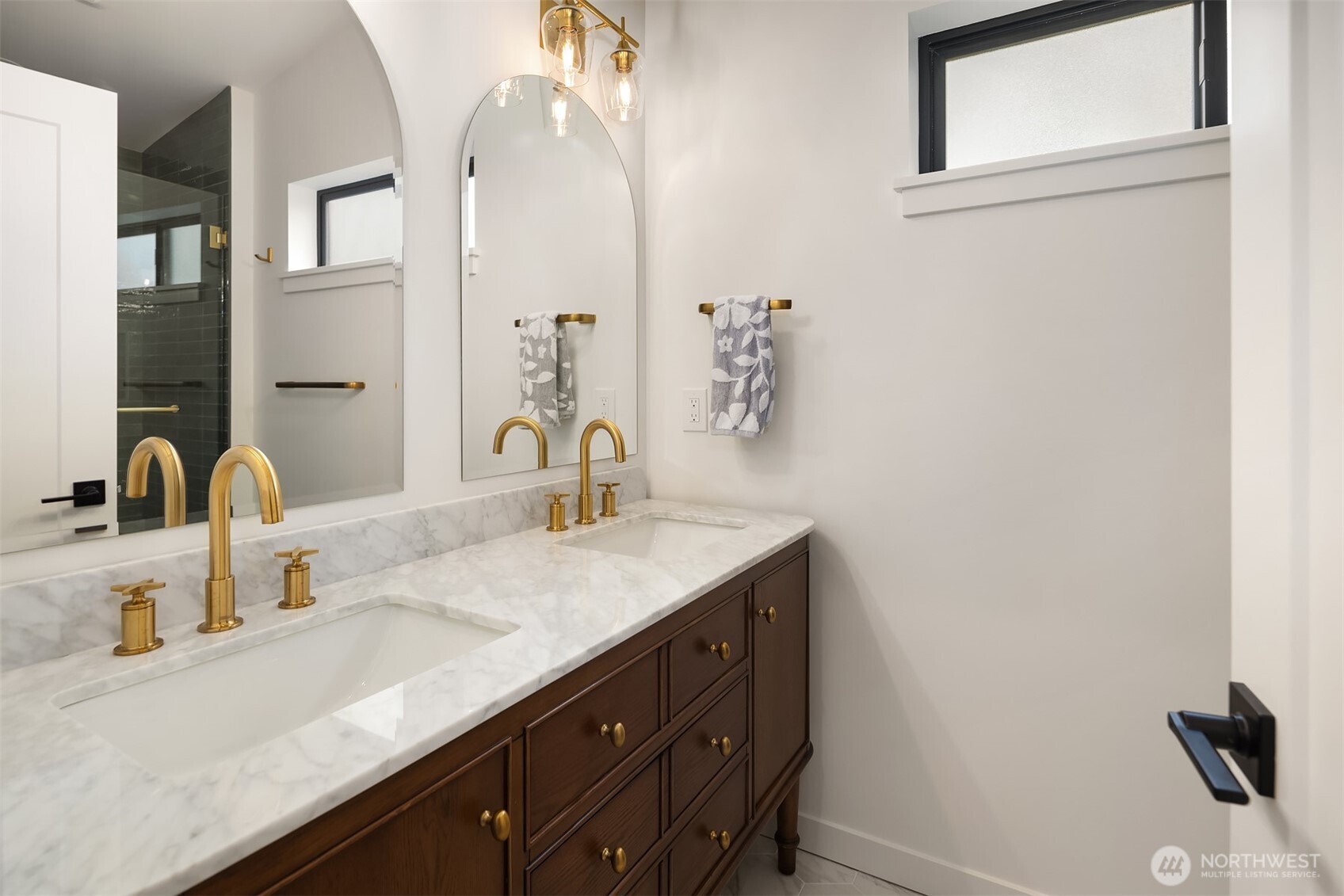 4009 33rd Avenue W #B, Seattle, WA 98199