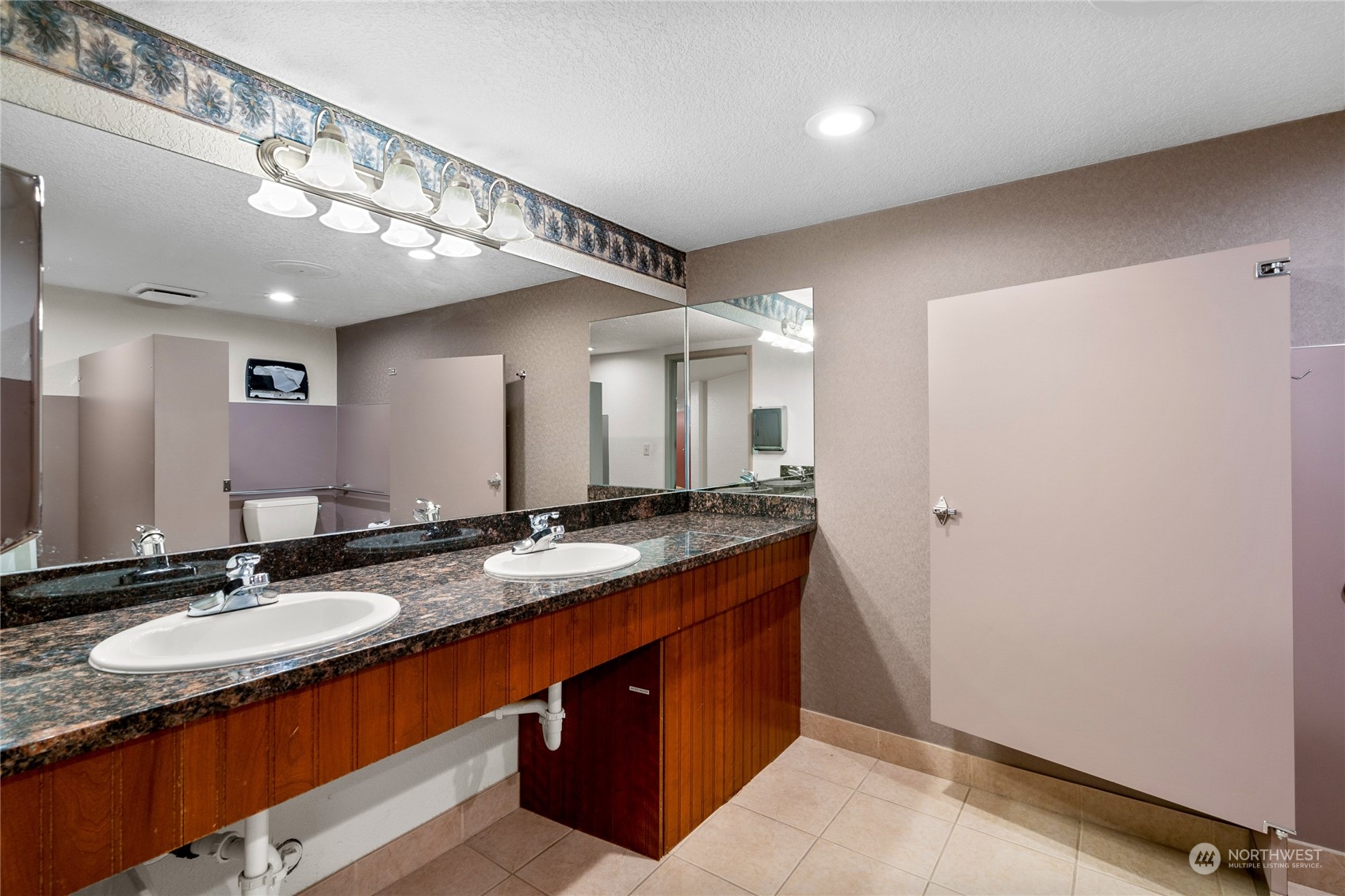 804 N State Street , Tacoma, WA 98403