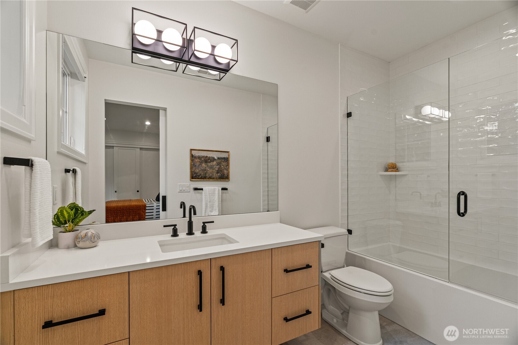 11204 108th Ave NE, Kirkland, WA 98033