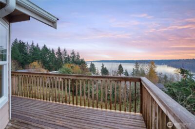 1934 W Earhart Street , Bremerton, WA 98312