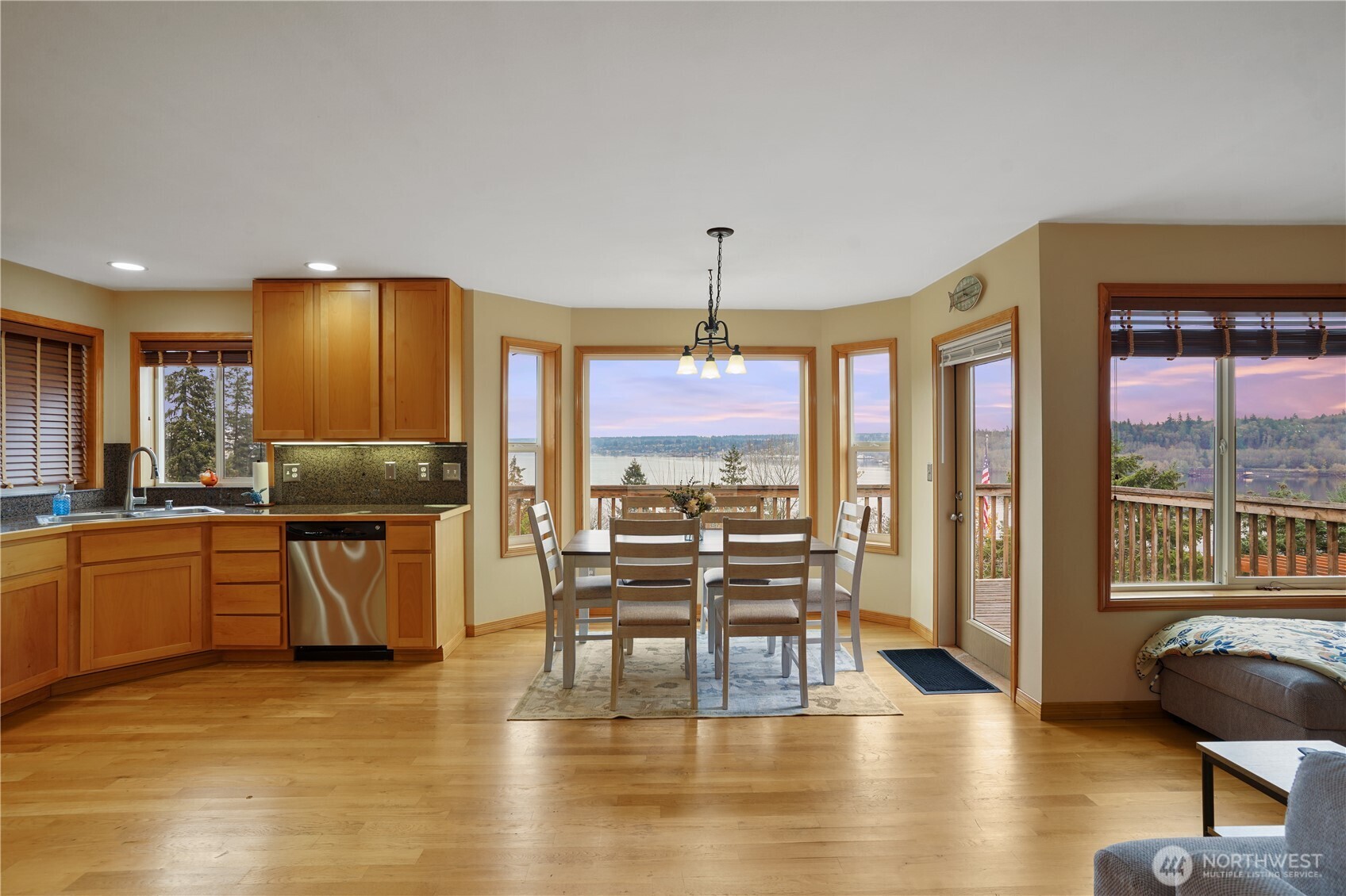 1934 W Earhart Street , Bremerton, WA 98312