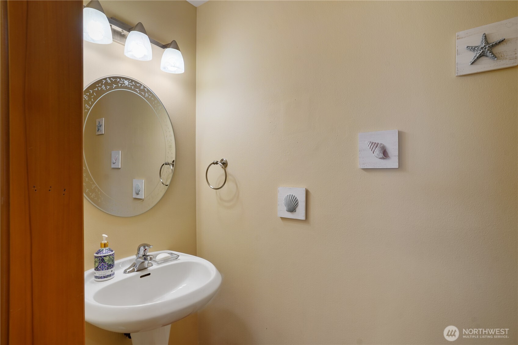 1934 W Earhart Street , Bremerton, WA 98312