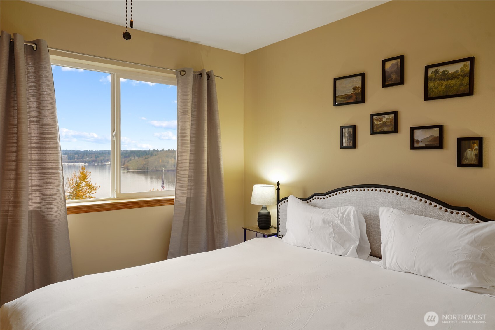 1934 W Earhart Street , Bremerton, WA 98312