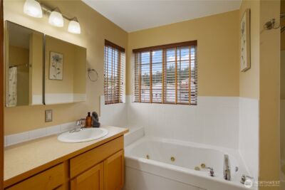 1934 W Earhart Street , Bremerton, WA 98312 - Photo 20