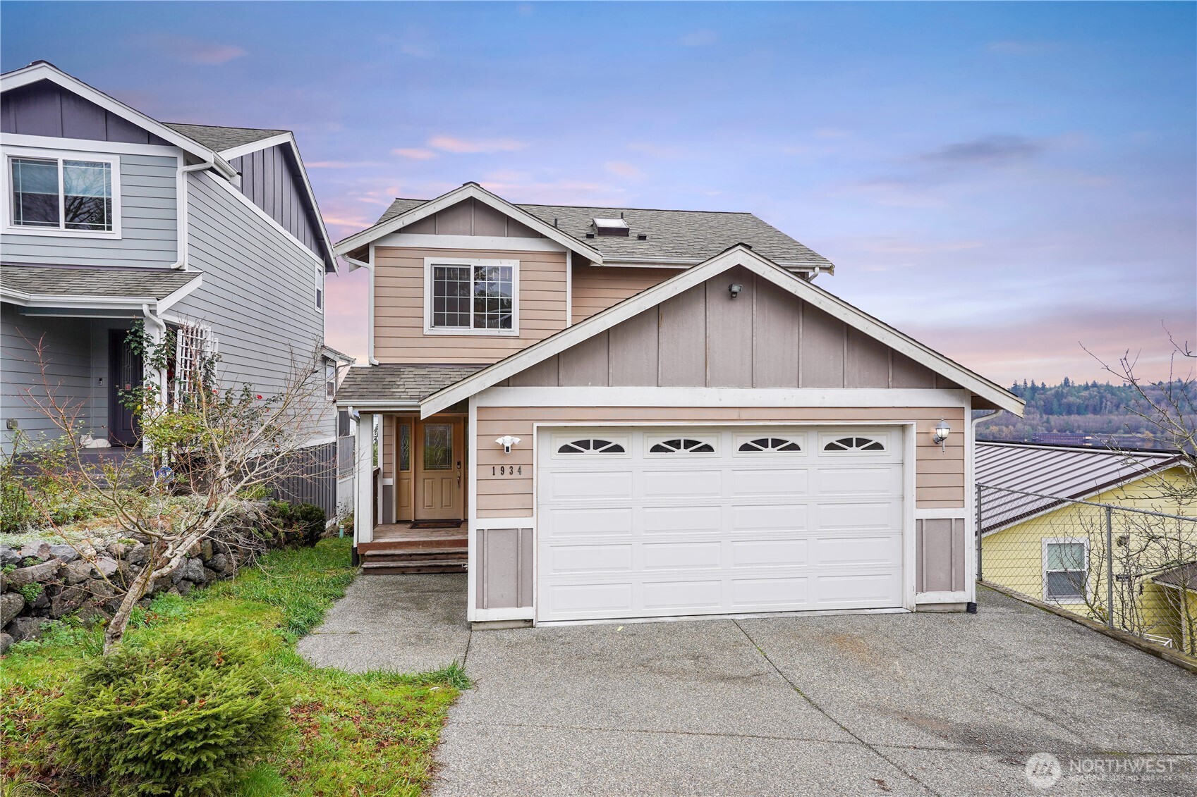 1934 W Earhart Street , Bremerton, WA 98312