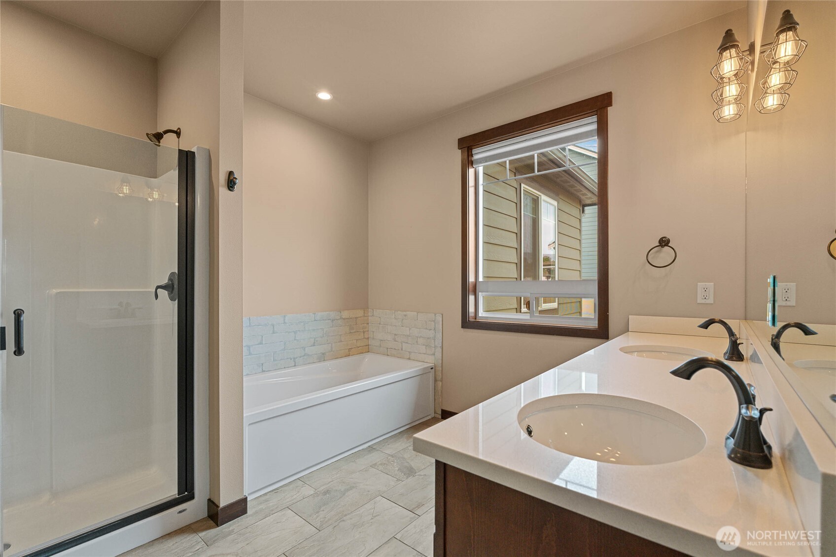 755 S Perry Avenue , East Wenatchee, WA 98802