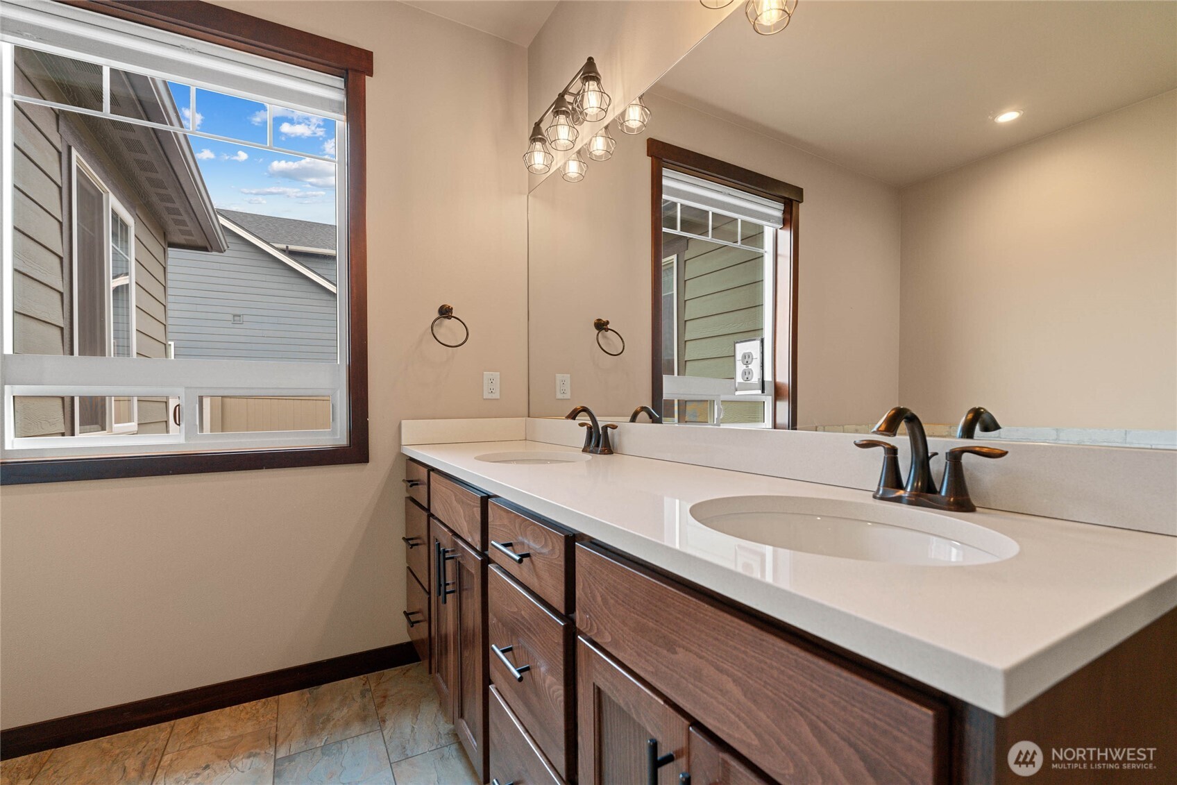 755 S Perry Avenue , East Wenatchee, WA 98802