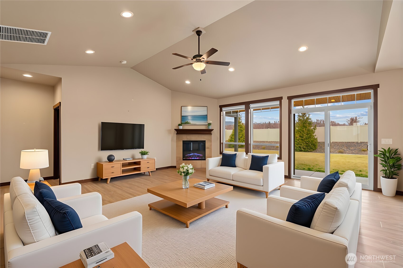 755 S Perry Avenue , East Wenatchee, WA 98802