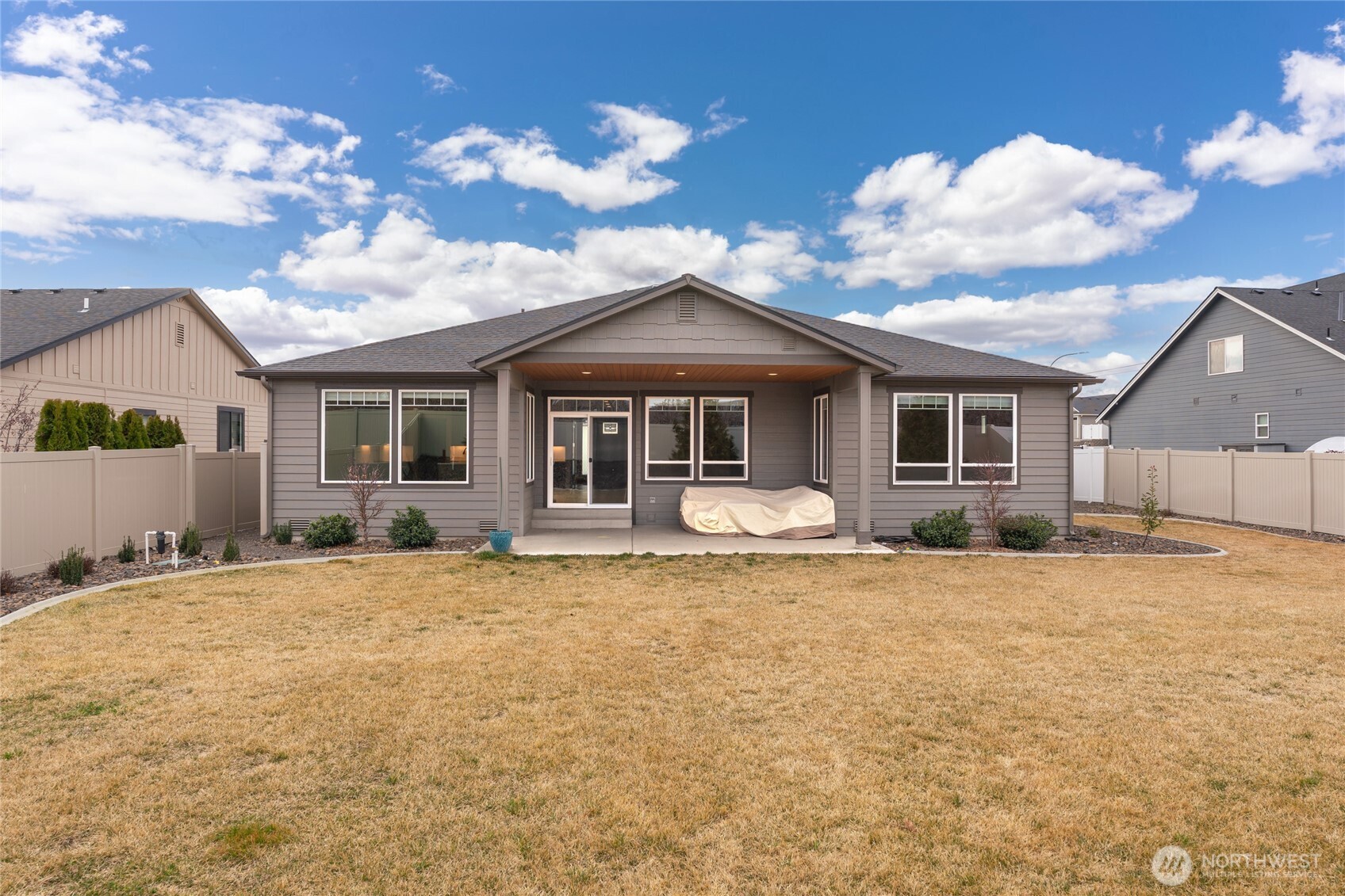 755 S Perry Avenue , East Wenatchee, WA 98802