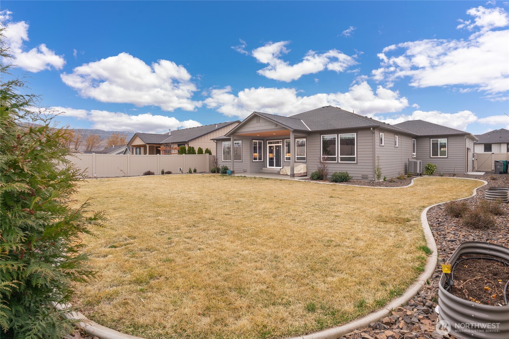 755 S Perry Avenue , East Wenatchee, WA 98802