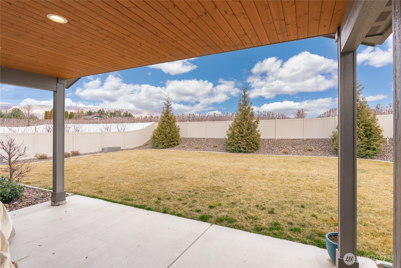 755 S Perry Avenue , East Wenatchee, WA 98802