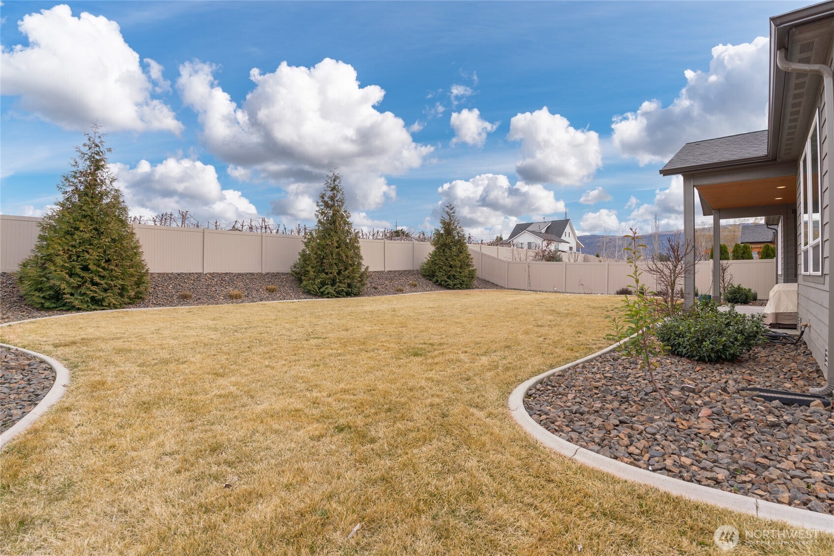 755 S Perry Avenue , East Wenatchee, WA 98802