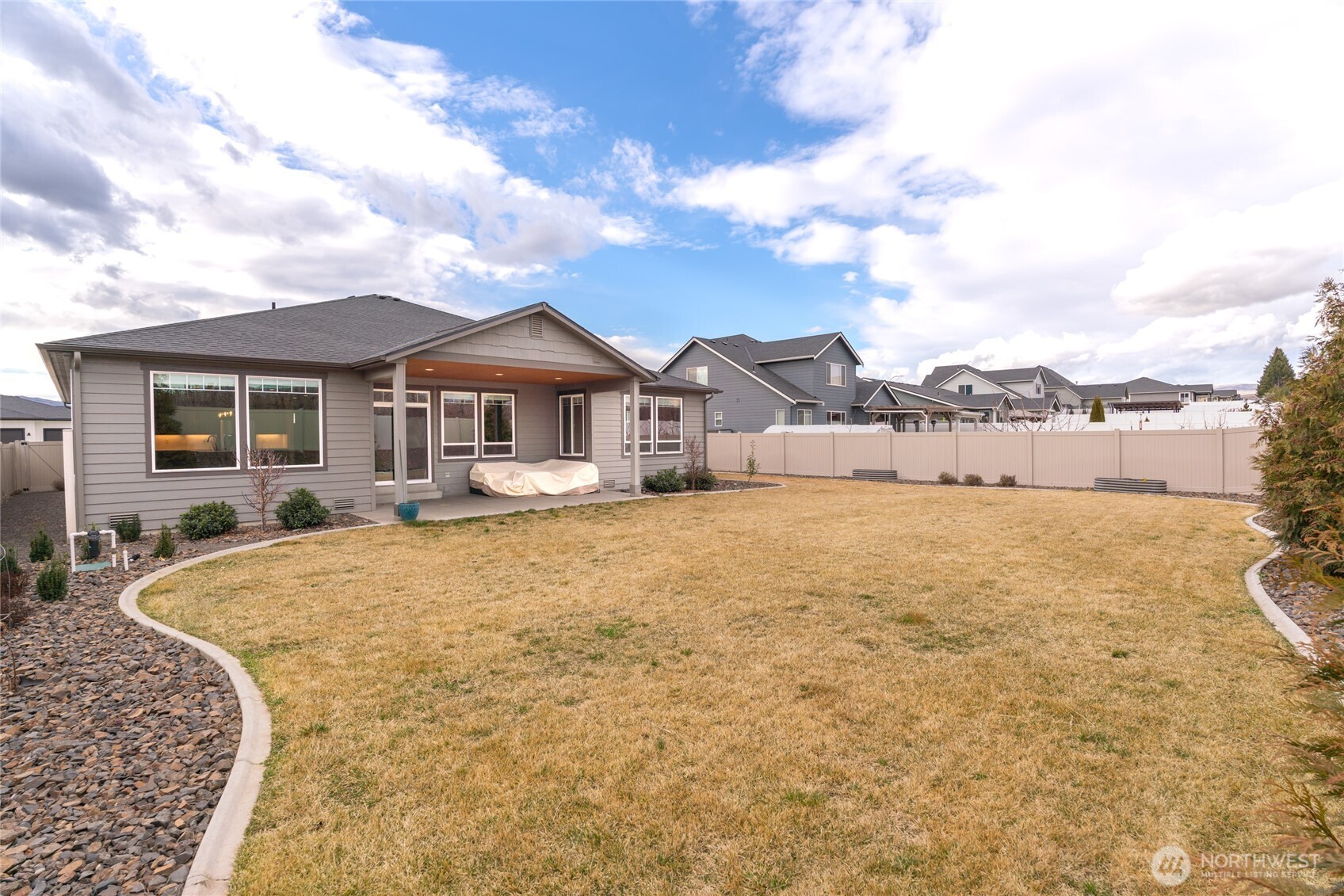 755 S Perry Avenue , East Wenatchee, WA 98802