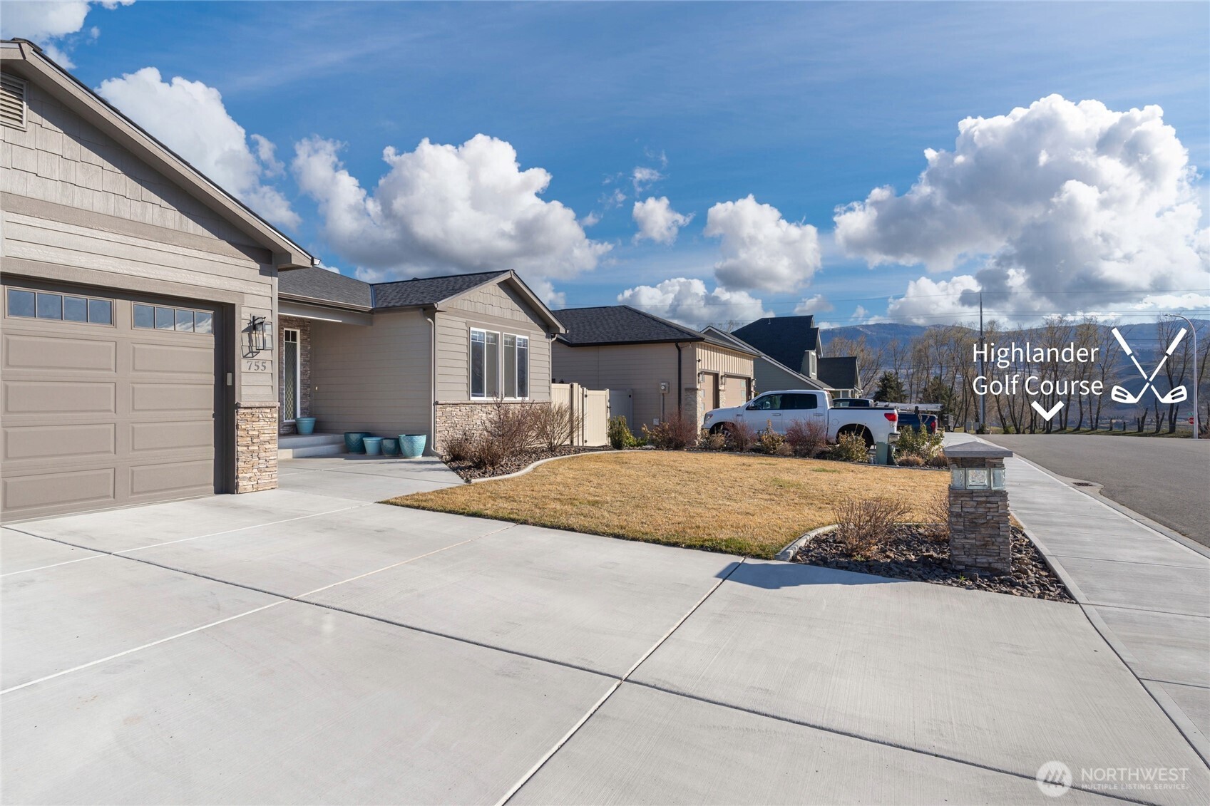755 S Perry Avenue , East Wenatchee, WA 98802