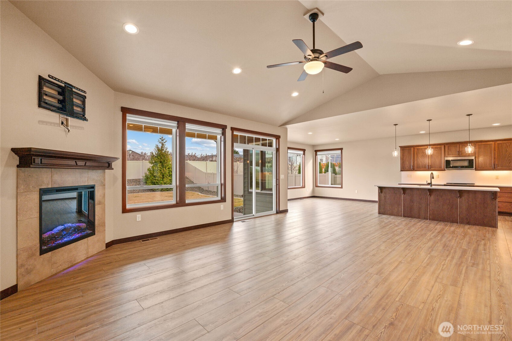 755 S Perry Avenue , East Wenatchee, WA 98802