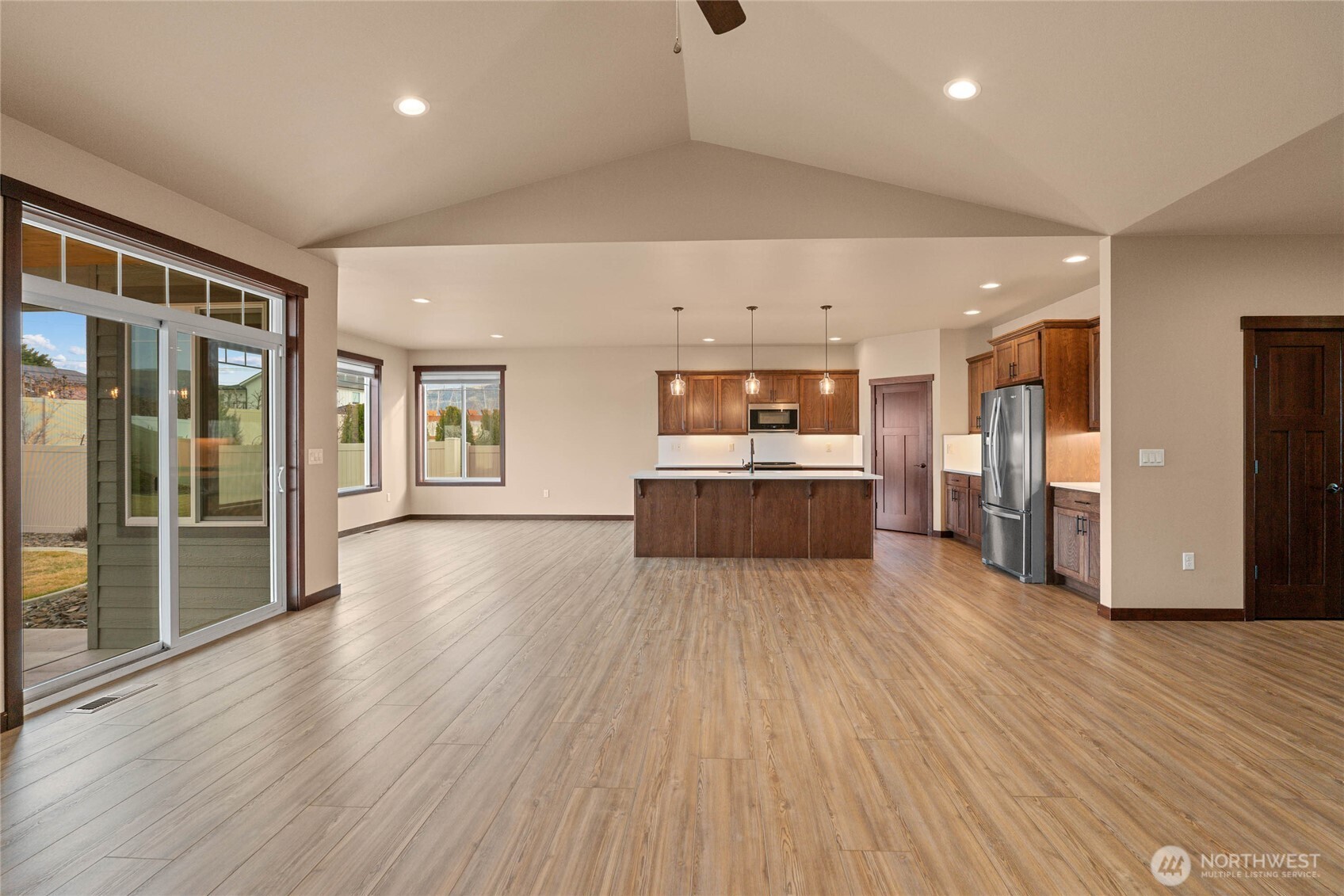 755 S Perry Avenue , East Wenatchee, WA 98802