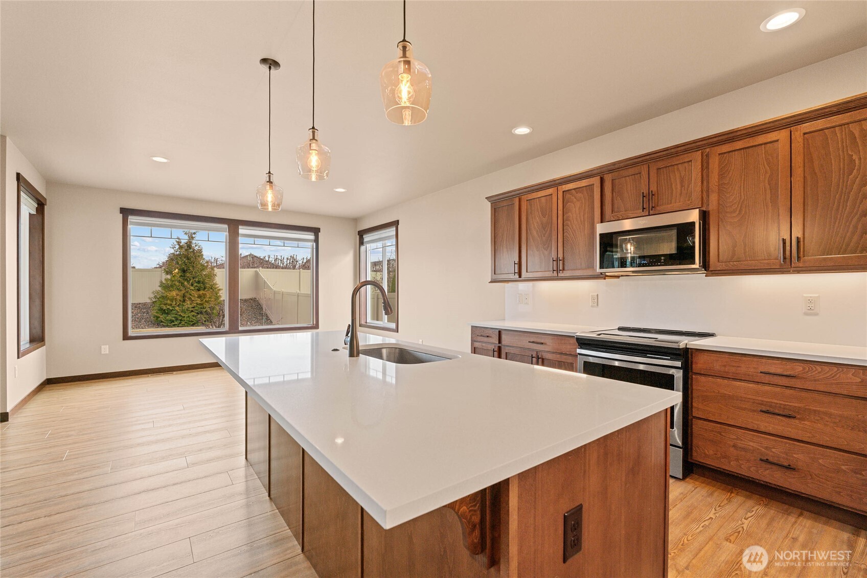 755 S Perry Avenue , East Wenatchee, WA 98802