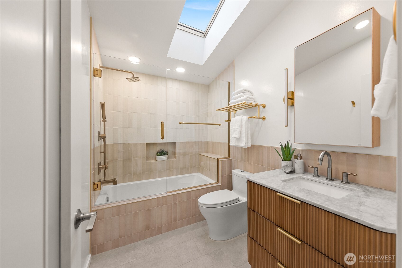 12857 SE 45th Pl , Bellevue, WA 98006