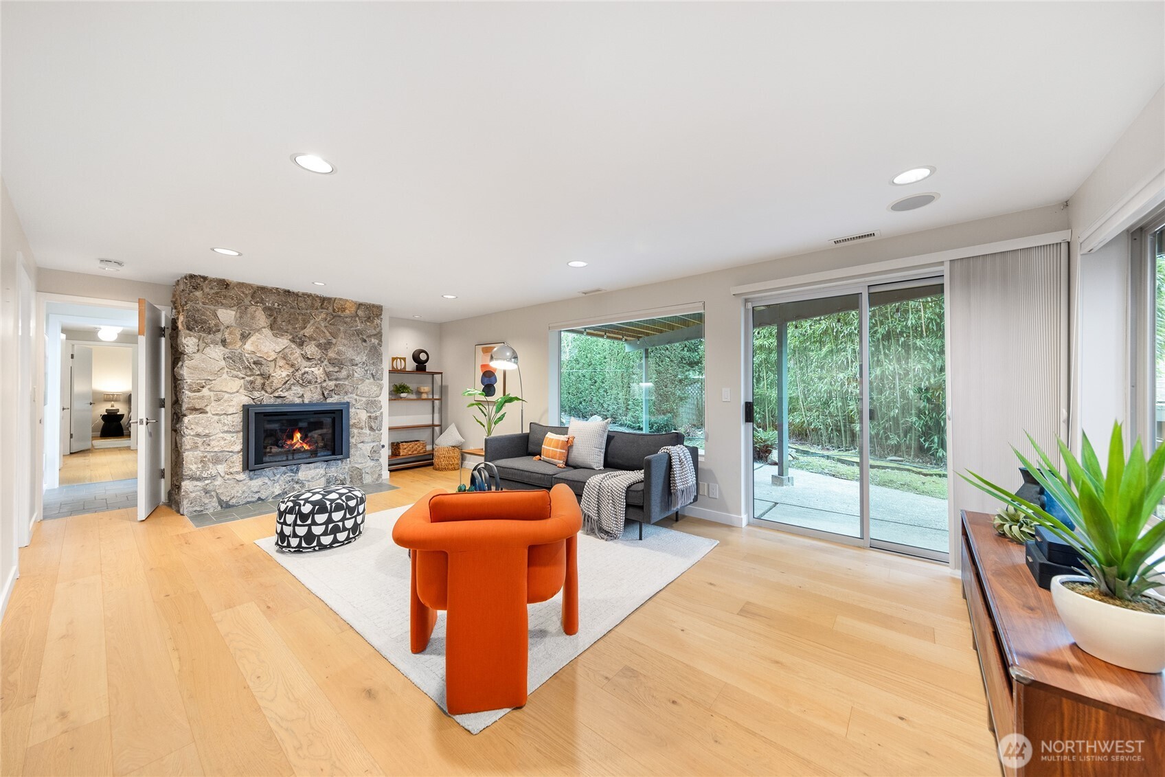 12857 SE 45th Pl , Bellevue, WA 98006