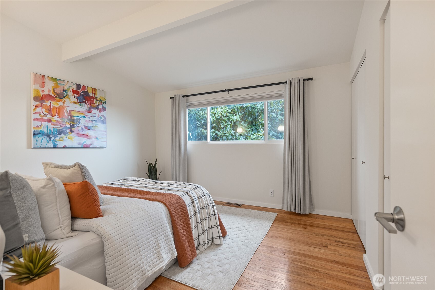 12857 SE 45th Pl , Bellevue, WA 98006