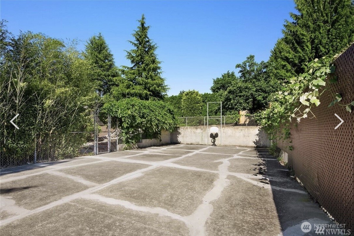 12857 SE 45th Pl , Bellevue, WA 98006