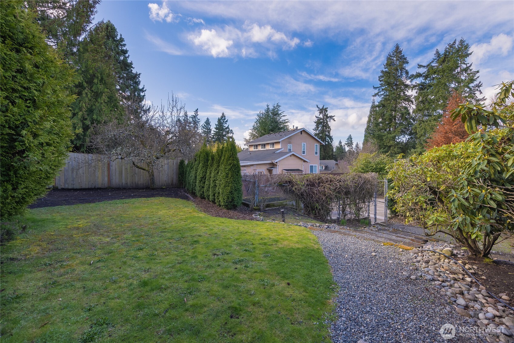12857 SE 45th Pl , Bellevue, WA 98006