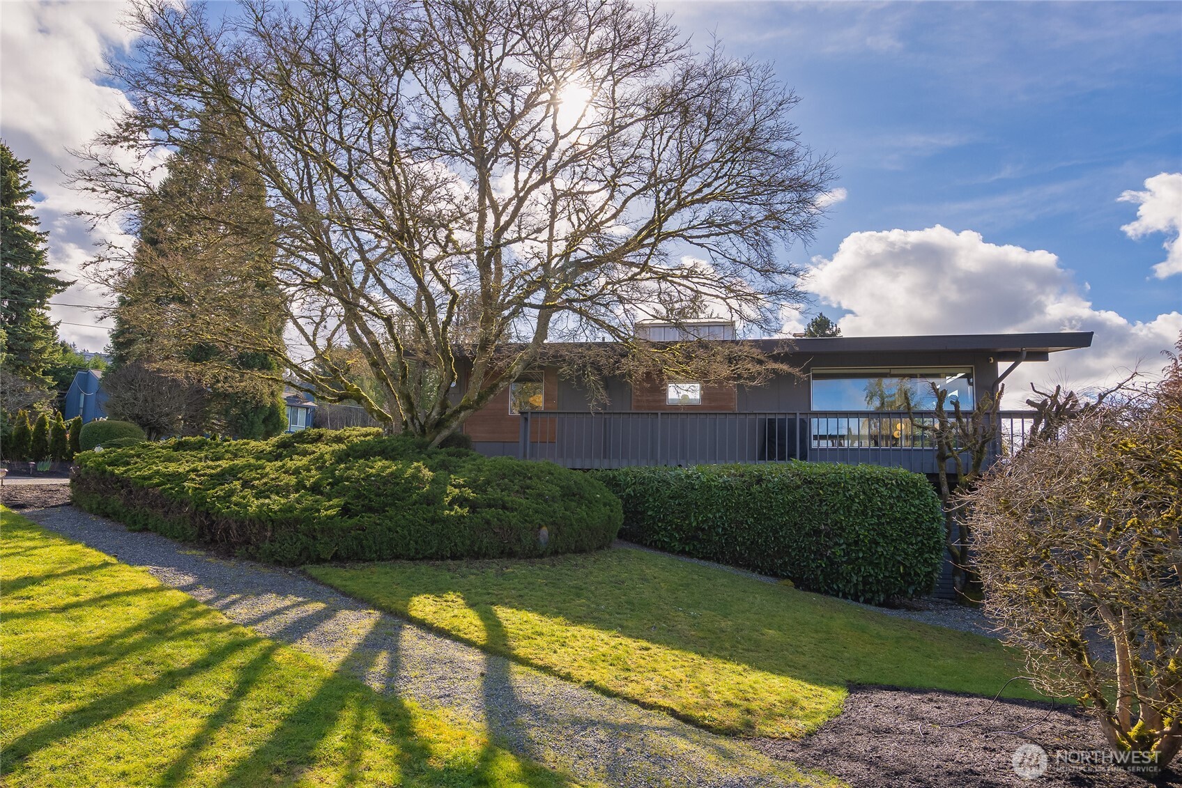 12857 SE 45th Pl , Bellevue, WA 98006