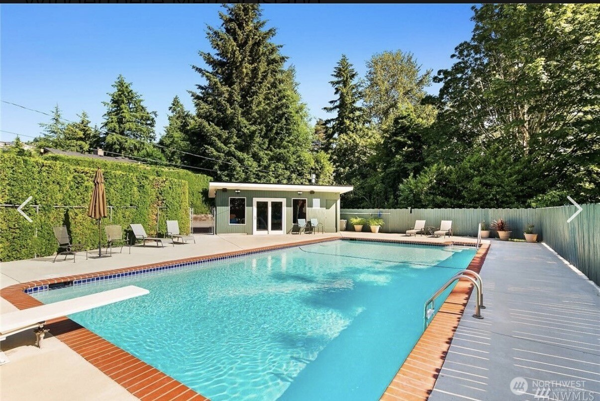 12857 SE 45th Pl , Bellevue, WA 98006