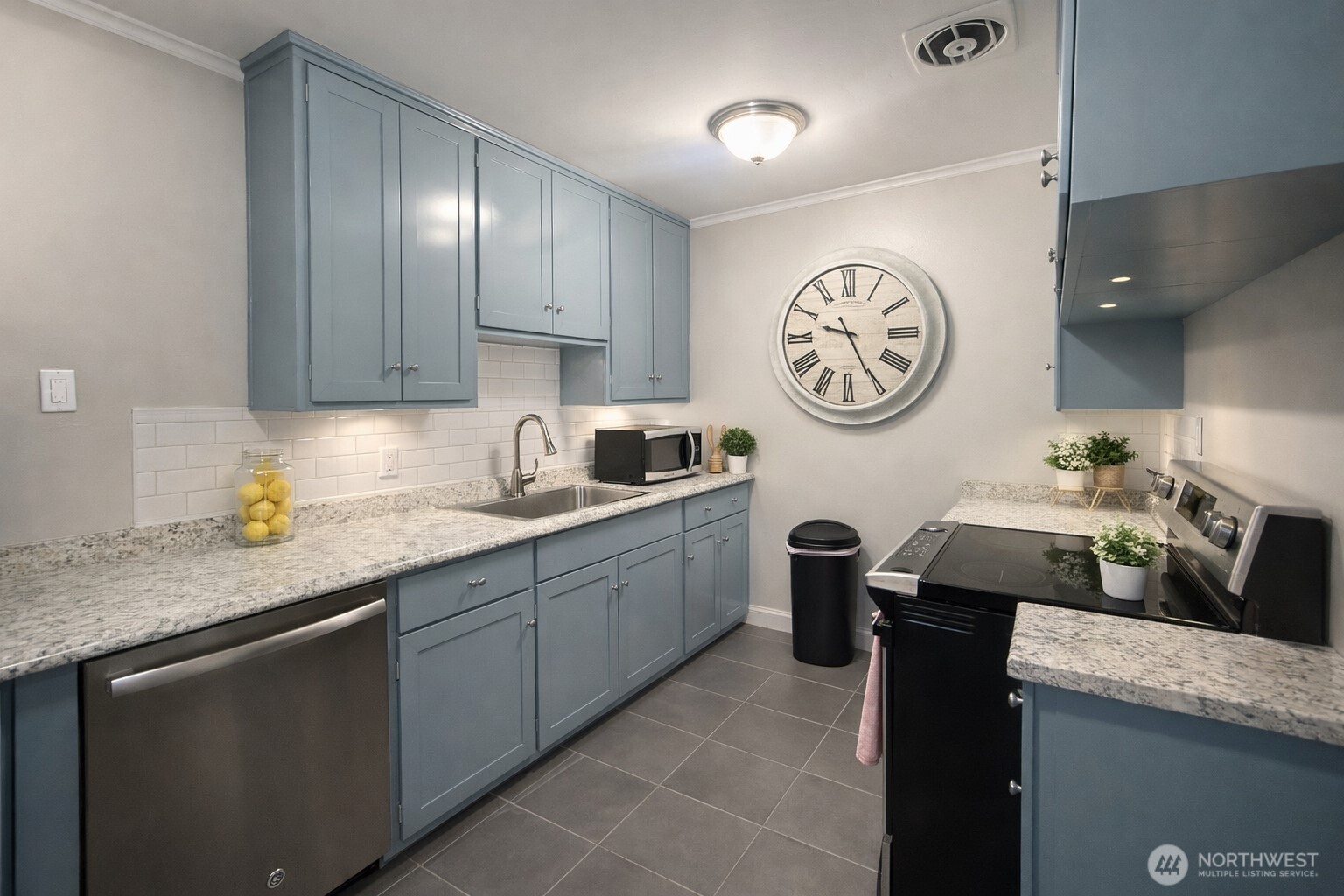 901 S Grant Avenue , Tacoma, WA 98405