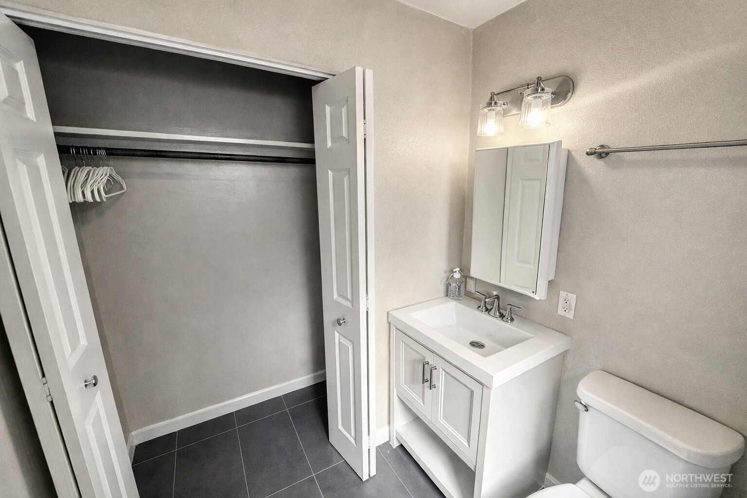 901 S Grant Avenue , Tacoma, WA 98405