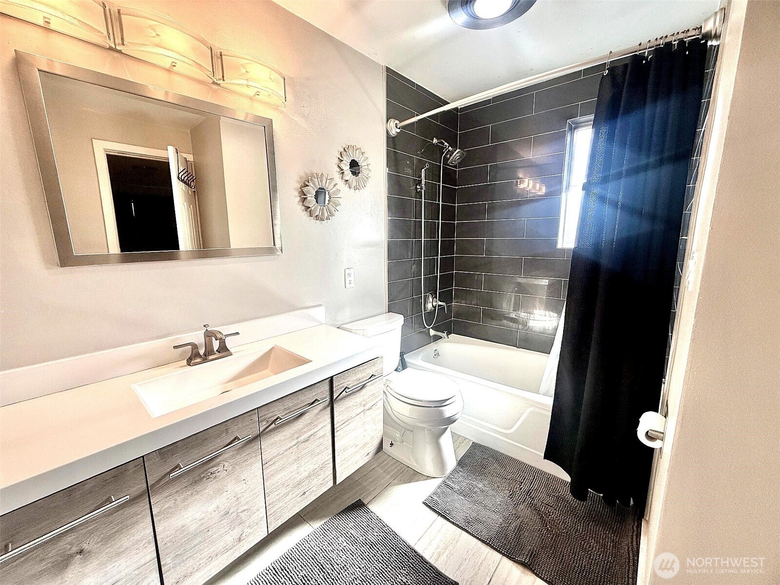 901 S Grant Avenue , Tacoma, WA 98405