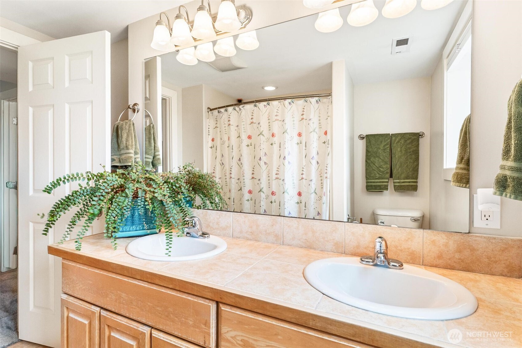 5162 S Wallace Street , Seattle, WA 98178