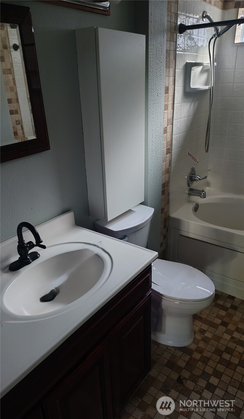 110 SW 116th Street #A11, Seattle, WA 98146