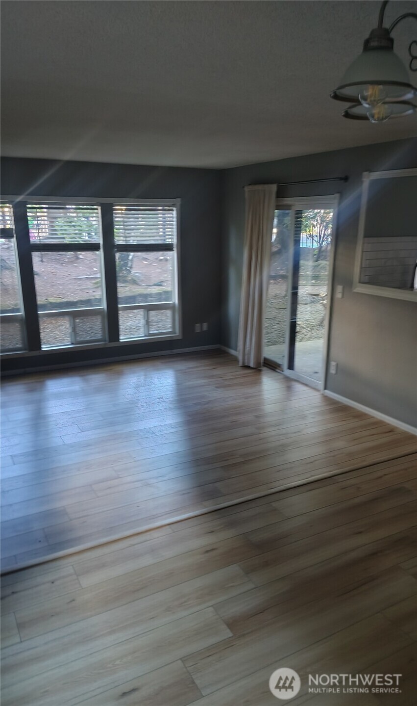 110 SW 116th Street #A11, Seattle, WA 98146