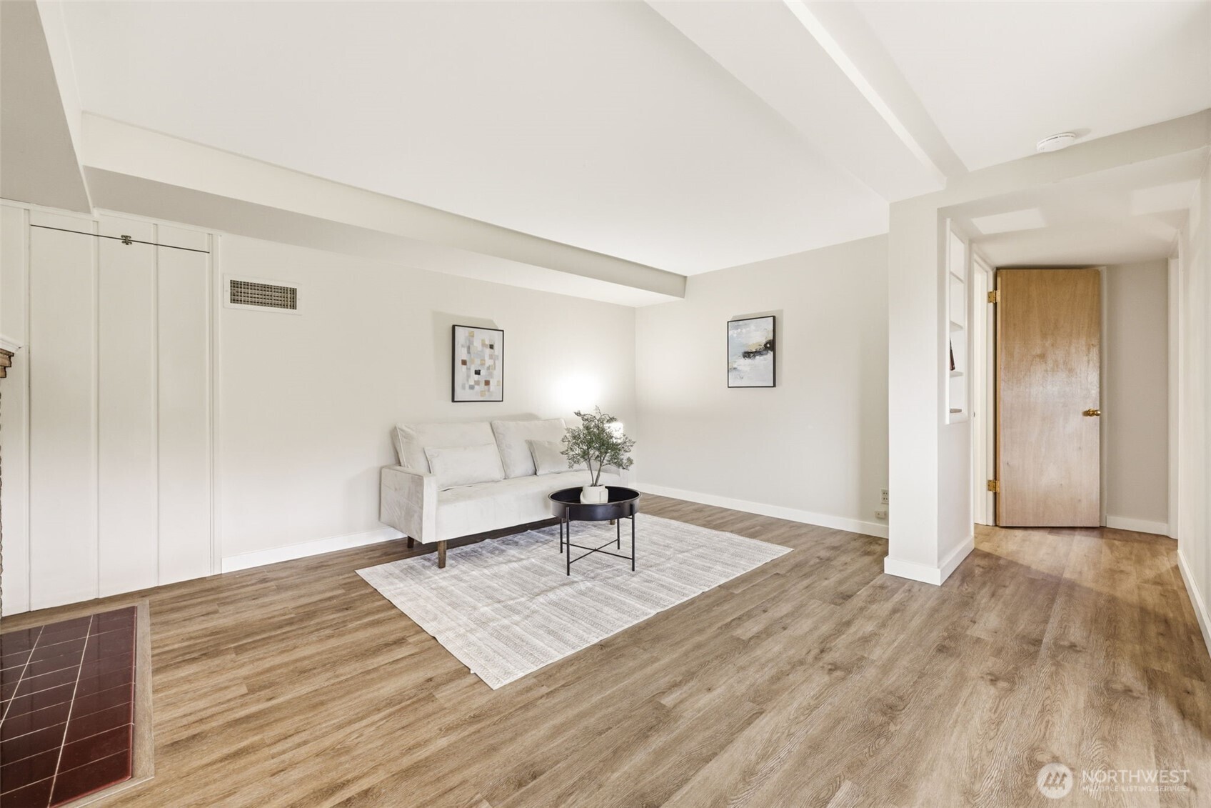 4019 SW Henderson Street , Seattle, WA 98136