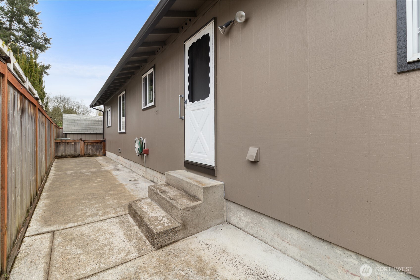 1703 4th Avenue NW, Puyallup, WA 98371