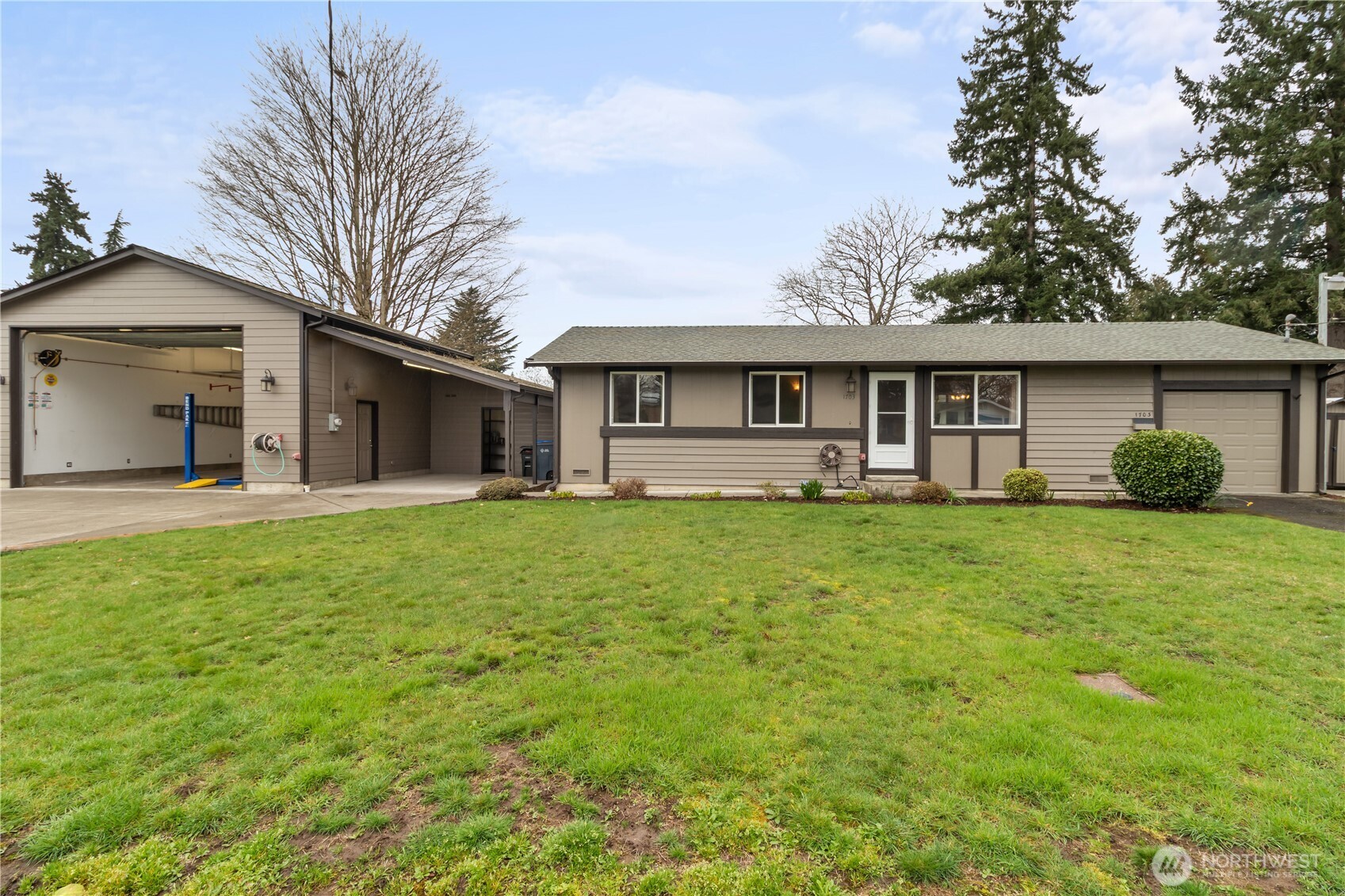 1703 4th Avenue NW, Puyallup, WA 98371