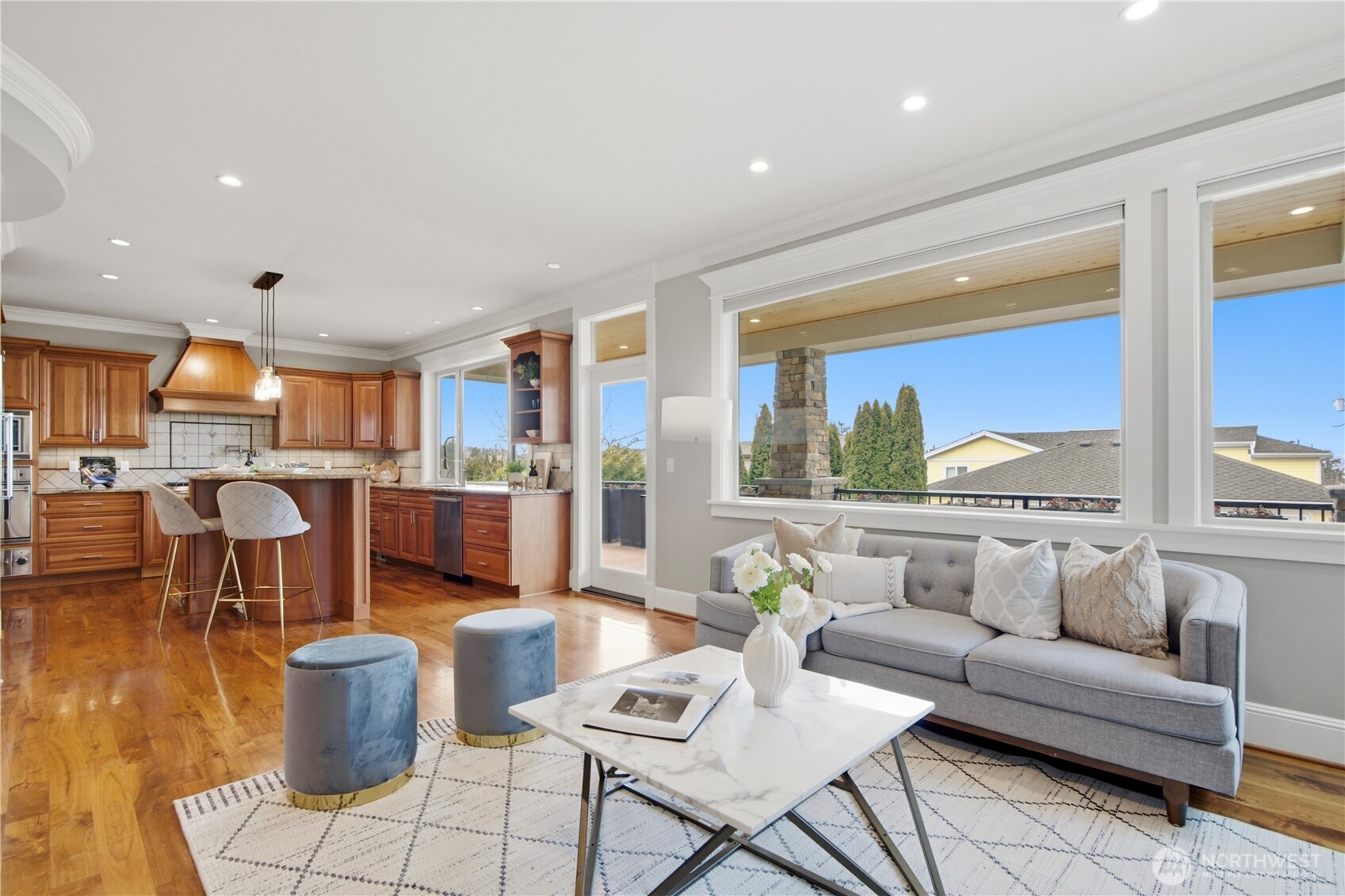 217 7th Avenue W, Kirkland, WA 98033