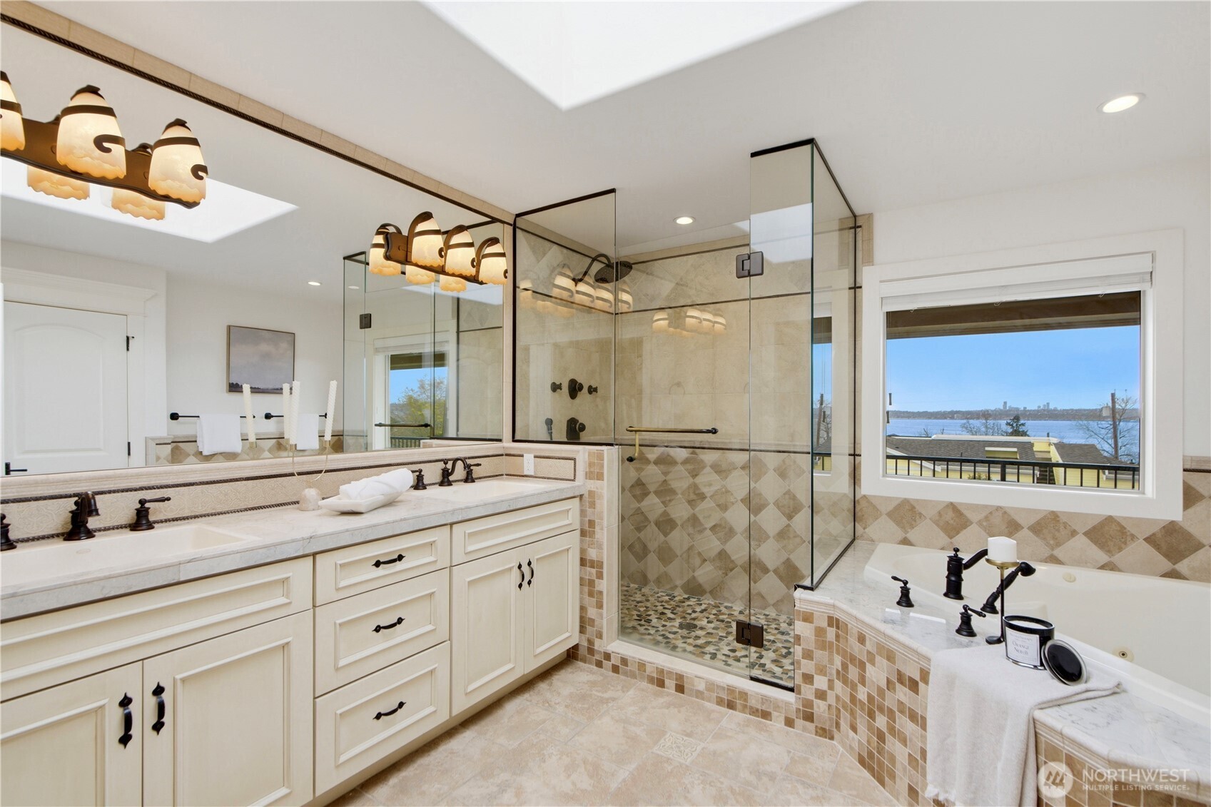 217 7th Avenue W, Kirkland, WA 98033