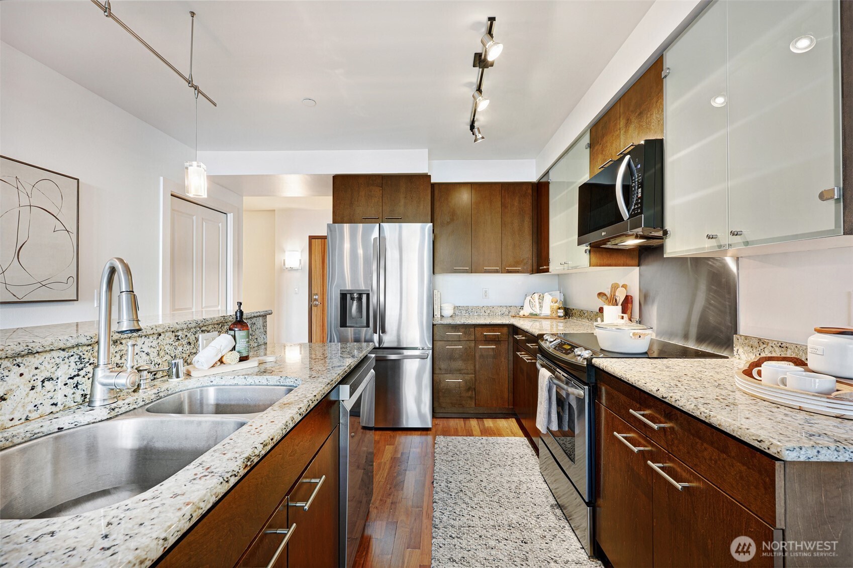 159 Denny Way #406, Seattle, WA 98109-4490