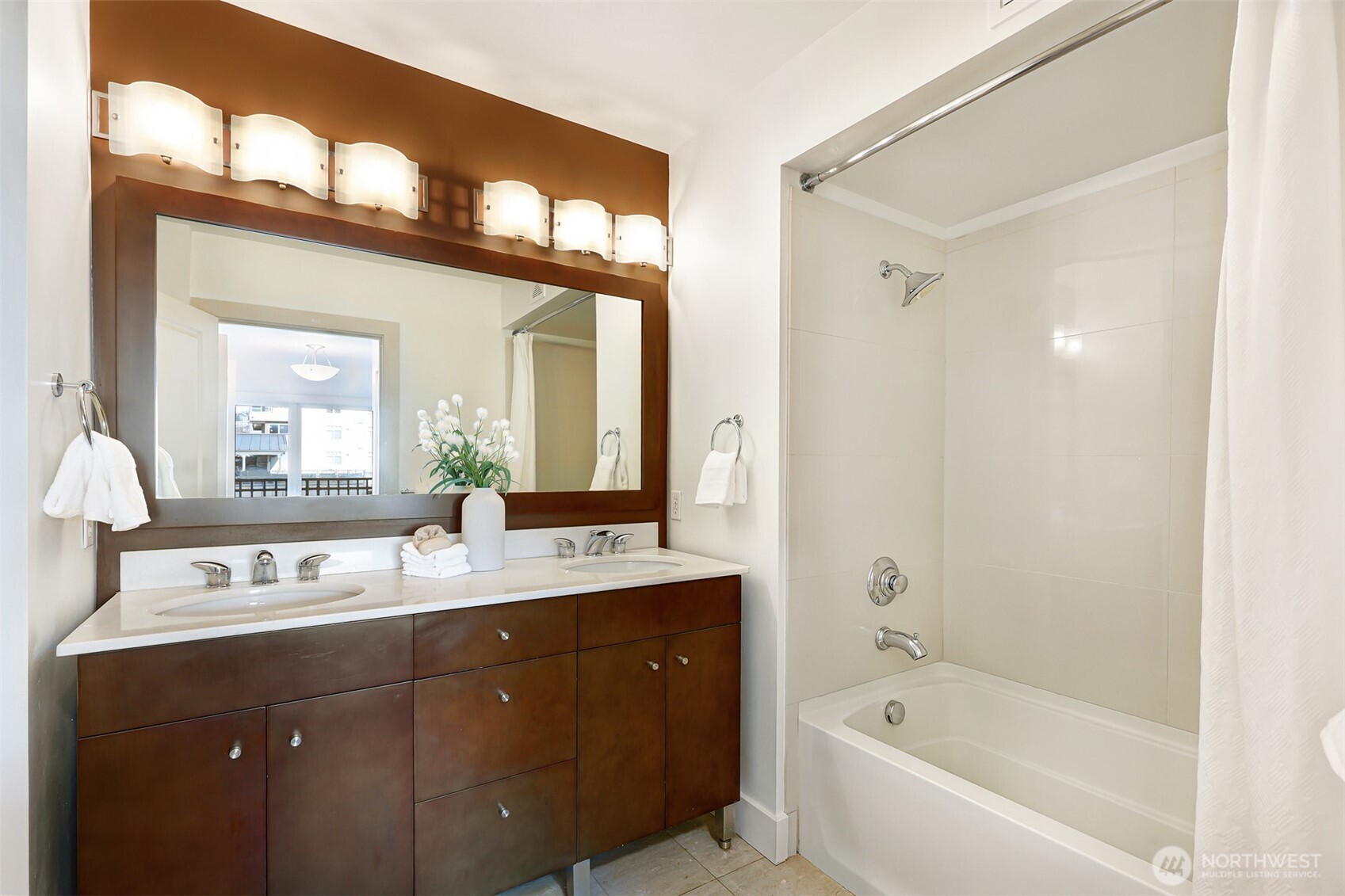 159 Denny Way #406, Seattle, WA 98109-4490