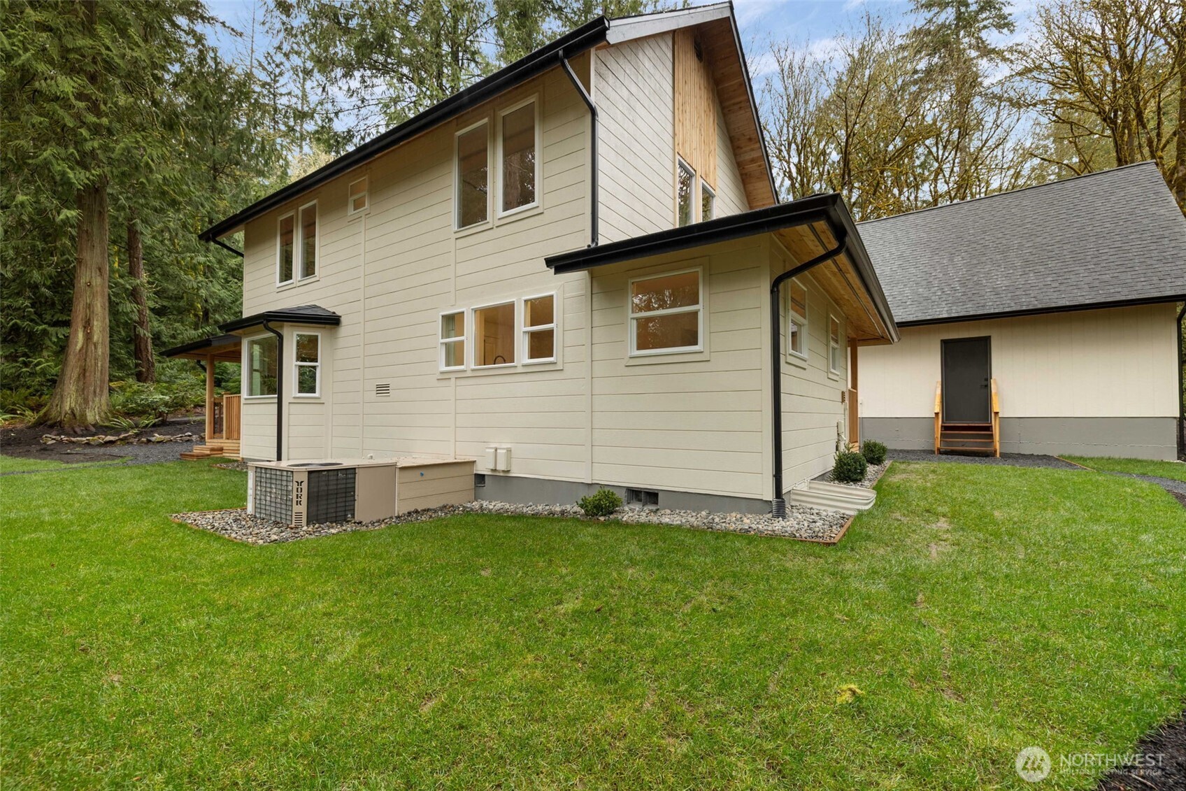 120 E Stadium Lane , Grapeview, WA 98546