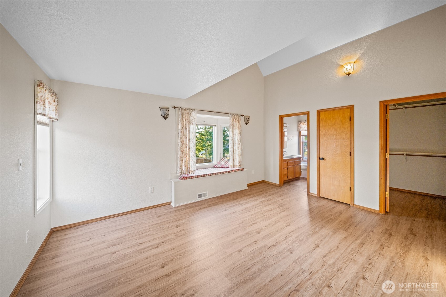 1911 E Island Lake Drive , Shelton, WA 98584