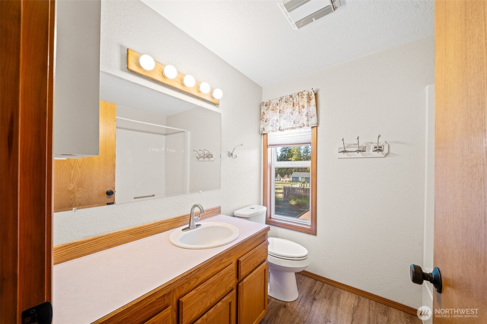 1911 E Island Lake Drive , Shelton, WA 98584