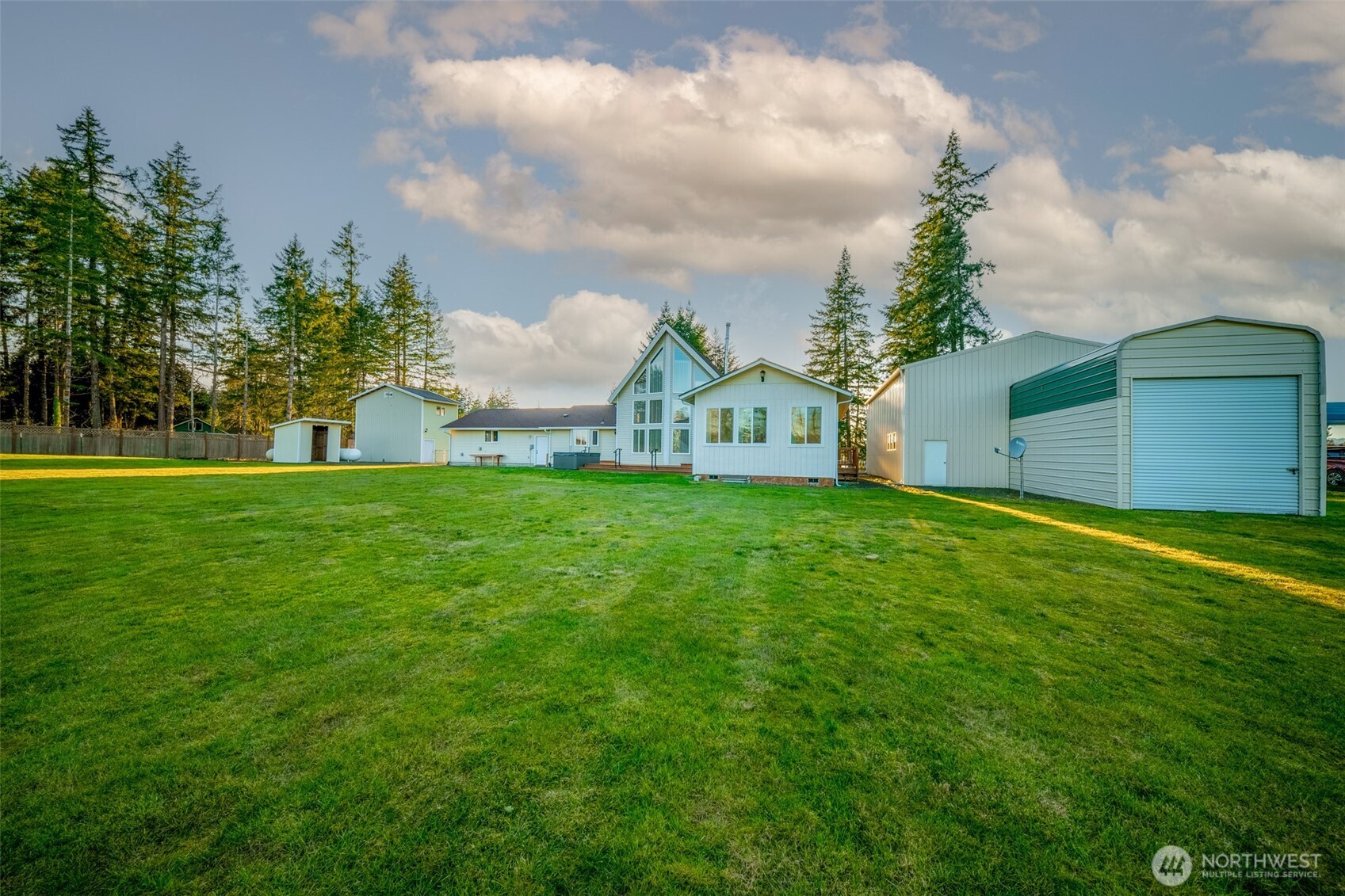 1911 E Island Lake Drive , Shelton, WA 98584