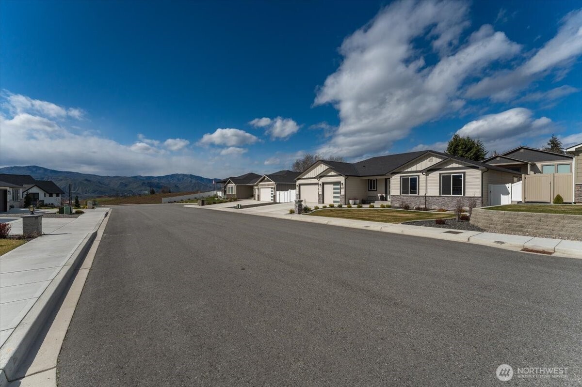 2637 Patriot Way SE, East Wenatchee, WA 98802