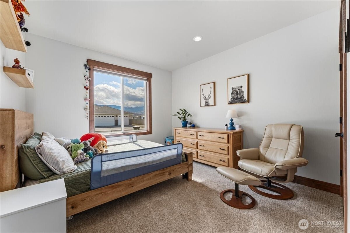 2637 Patriot Way SE, East Wenatchee, WA 98802